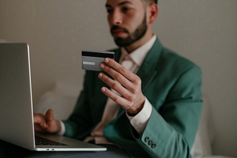 Identify your target audience before setting up your social media commerce